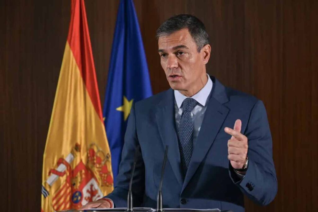 El presidente del Gobierno español, Pedro Sánchez, urgió a la comunidad internacional a dejar de exportar armas a Israel.