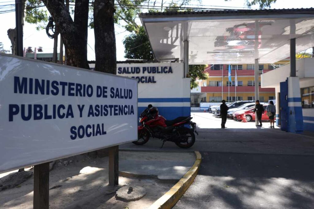 Esto con el objetivo de liberar espacios en edificios y dependencias de la cartera de Salud.