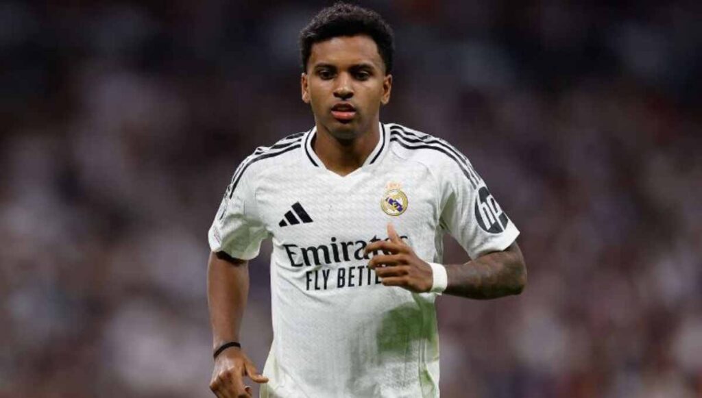 El Real Madrid confirmó la lesión de su atacante brasileño Rodrygo, que tuvo que ser sustituido en Champions con molestias y que se perderá el Clásico.