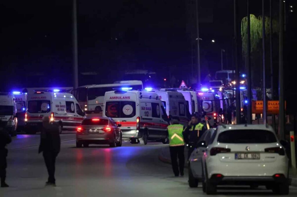 Las autoridades turcas señalaron al PKK como “probable” responsable del atentado perpetrado cerca de Ankara, en el que murieron cinco personas.