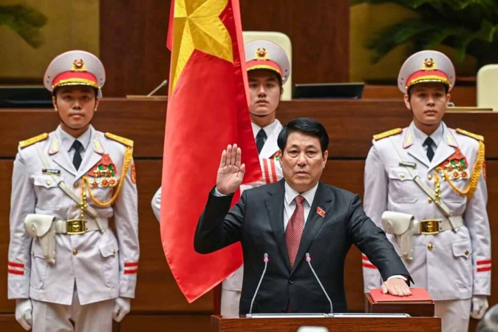 Los 440 miembros del Parlamento vietnamita aprobaron por unanimidad nombrar al general del ejército Luong Cuong como nuevo presidente del país.