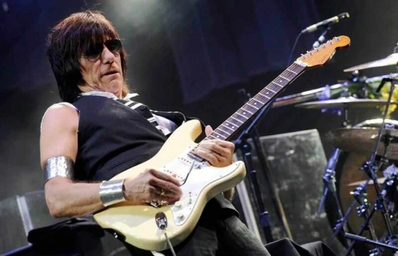Las guitarras y otros equipos de sonido de Jeff Beck, el legendario músico británico que murió a principios de 2023, se subastarán en Londres.
