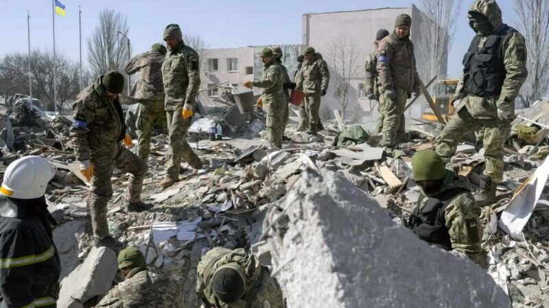 Las autoridades ucranianas anunciaron que Rusia entregó los cuerpos de 563 soldados, muertos en la guerra que libran ambos países.