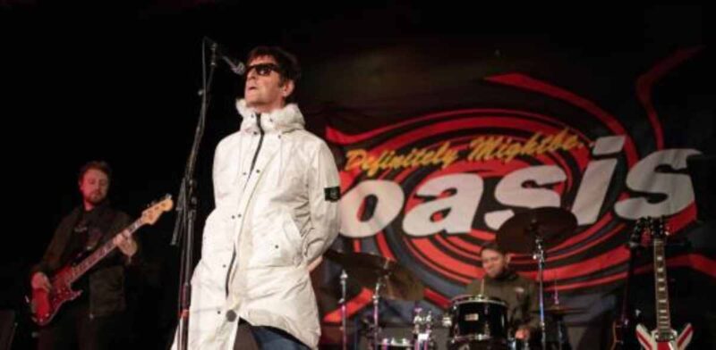 Los seguidores de Oasis, ya indignados por los precios de las entradas para la gira de regreso del grupo de rock, son también víctimas de “estafas en redes sociales”.