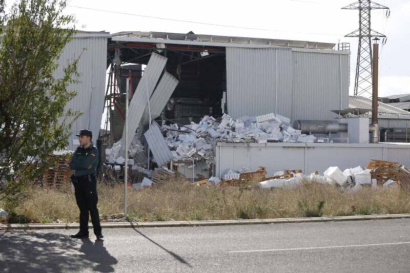 Al menos tres personas murieron y 7 resultaron heridas por la explosión de una caldera en una fábrica en la provincia de Alicante, en el sureste de España.