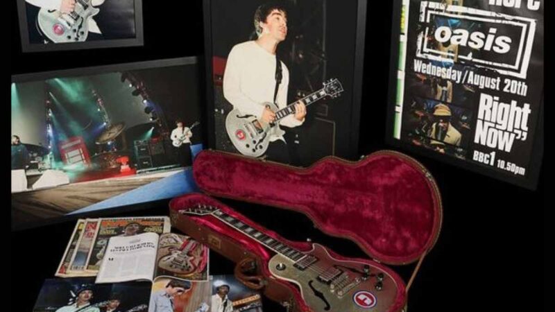 Una guitarra de Noel Gallagher, que en 1997 describió como “la mejor del mundo” y con la que tocó en el tercer álbum de Oasis “Be Here Now”, se subastó.