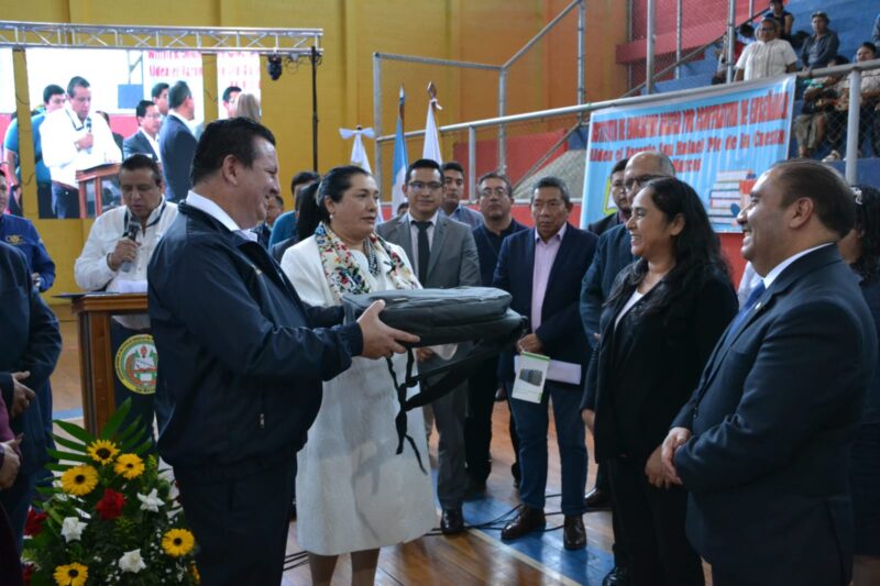 TSE donación de equipo tecnológico.