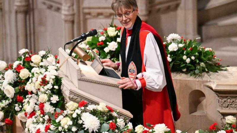 Trump frunció el ceño cuando Mariann Edgar Budde, obispa de la Catedral Nacional de Washington, abogó desde el púlpito por las personas LGBT y los migrantes