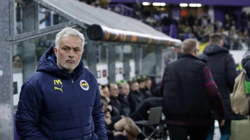 El Consejo de Disciplina de la Federación Turca de Fútbol sancionó con dos partidos de suspensión a Mourinho por las palabras contra el cuarto árbitro