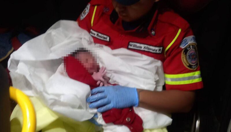 Bebé nace en ambulancia. Puente El Naranjo.