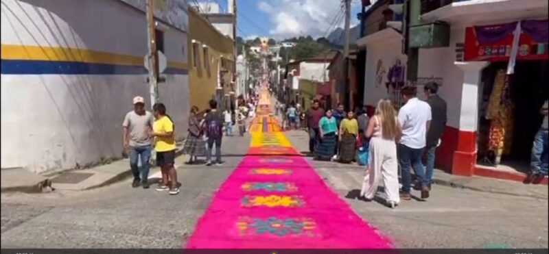 46 años de realizar la alfombra más grande en Alta Verapaz
