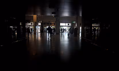 Reportan apagones masivos en Europa