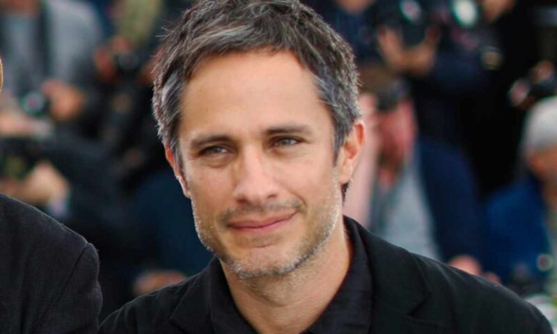 La estrella mexicana Gael García Bernal desembarcó en Cannes con dos misiones.