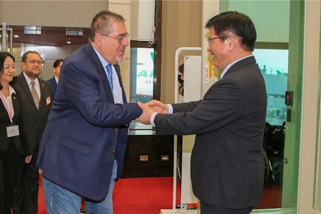 Presidente Arévalo llega a Taiwán para una visita oficial