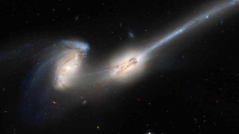 La Vía Láctea y la aún más grande galaxia de Andrómeda se acercan entre sí a 100 kilómetros por segundo