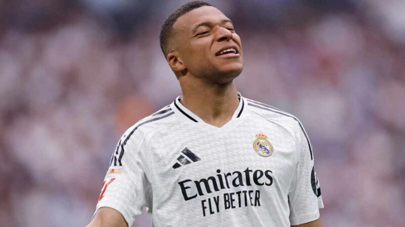 Fuentes del club le informaron del proceso febril sufrido por el delantero francés, cuya presencia en el once titular frente al Al Hilal está en duda.
