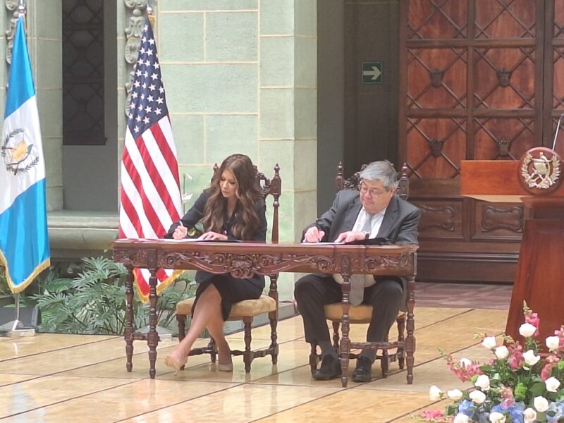 Guatemala y Estados Unidos firman acuerdo de seguridad