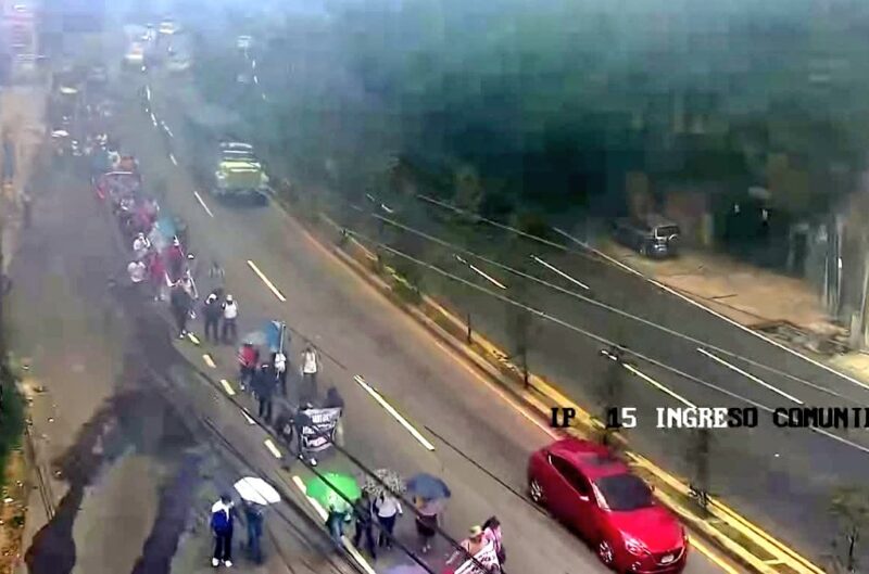 Caminata de Maestros provenientes del occidente, ingresa a la Capital