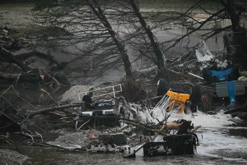 Los meteorólogos advirtieron que las tormentas eléctricas podrían causar más inundaciones sobre los terrenos saturados.