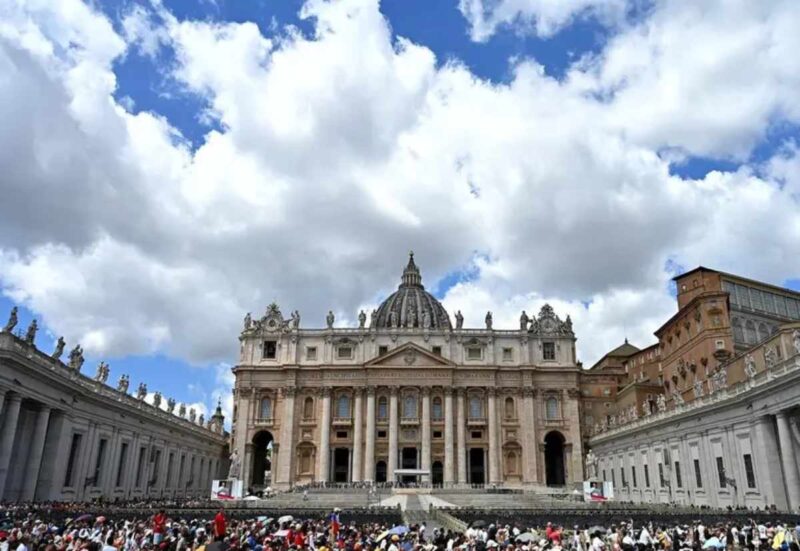 El Vaticano declara 4 mil 234 bienes inmobiliarios en Italia y unos 1 mil 200 en el extranjero, especialmente en París, Londres, Ginebra y Lausana.
