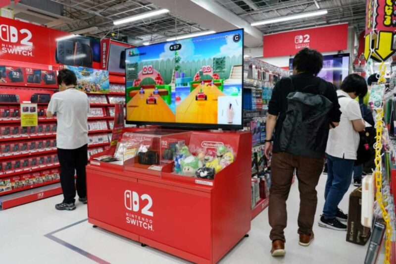 Al igual que la popular Switch original, este segundo modelo es una consola híbrida que se puede llevar en la mano o conectar a un televisor