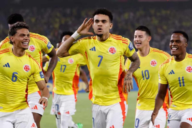 Colombia, que acumula seis partidos sin ganar, ocupa con 22 puntos la sexta posición de la tabla, la última que da pase directo al Mundial.