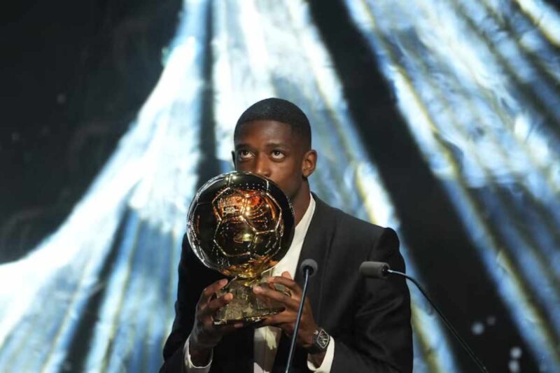 El jugador del PSG Ousmane Dembélé gana su primer Balón de Oro