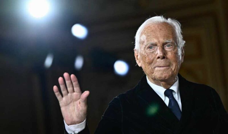 Armani gustaba de utilizar "detalles nítidos y tejidos sencillos", dijo una vez.