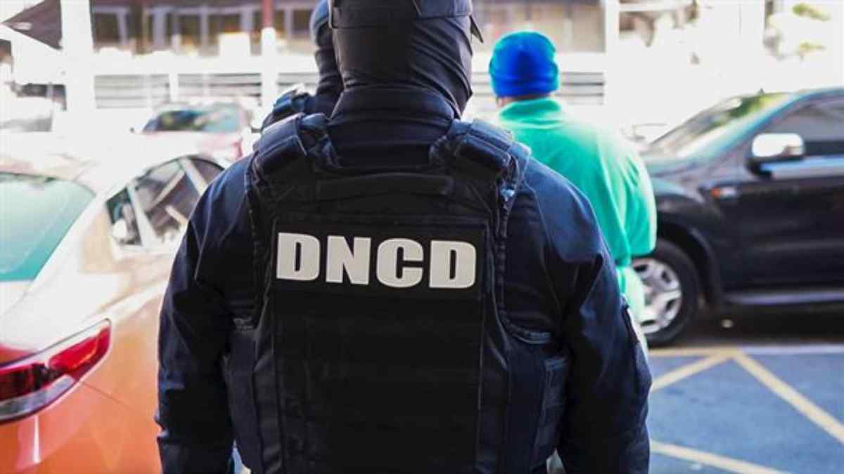 Autoridades de Ecuador entregan a un estadounidense buscado por delitos sexuales