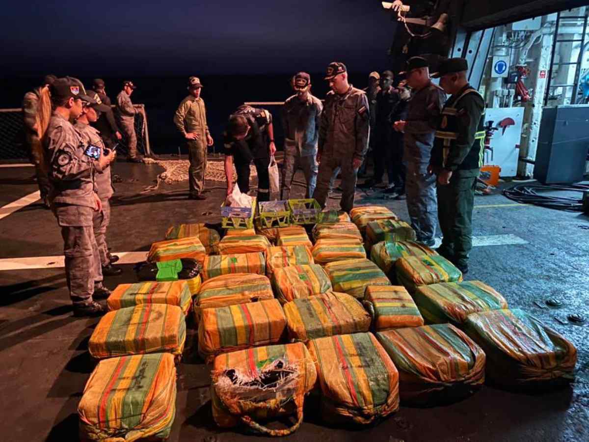 Autoridades de Venezuela decomisan cargamento de cocaína y actúan contra una aeronave irregular