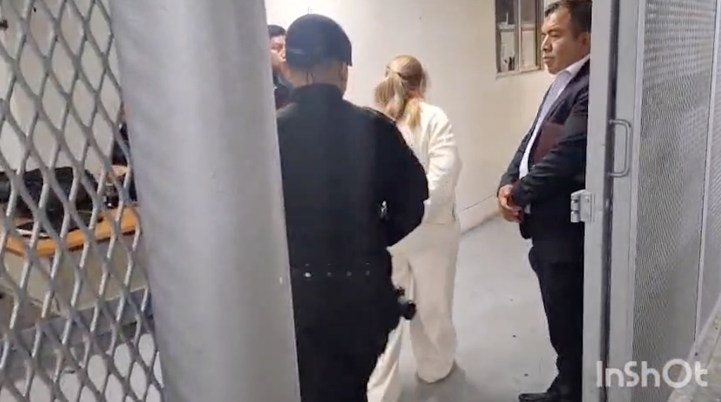 Mexicana detenida con miles de pesos sin declarar conoce motivo de detención