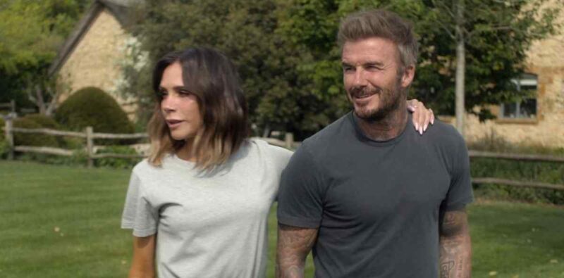 La finca de los Beckham, ubicada a unos 100 kilómetros de Londres, ya cuenta con diversas instalaciones, incluyendo un campo de fútbol y un lago artificial.