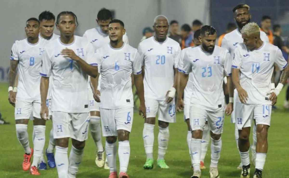 La selección de Honduras emprende viaje a España para enfrentar a Perú