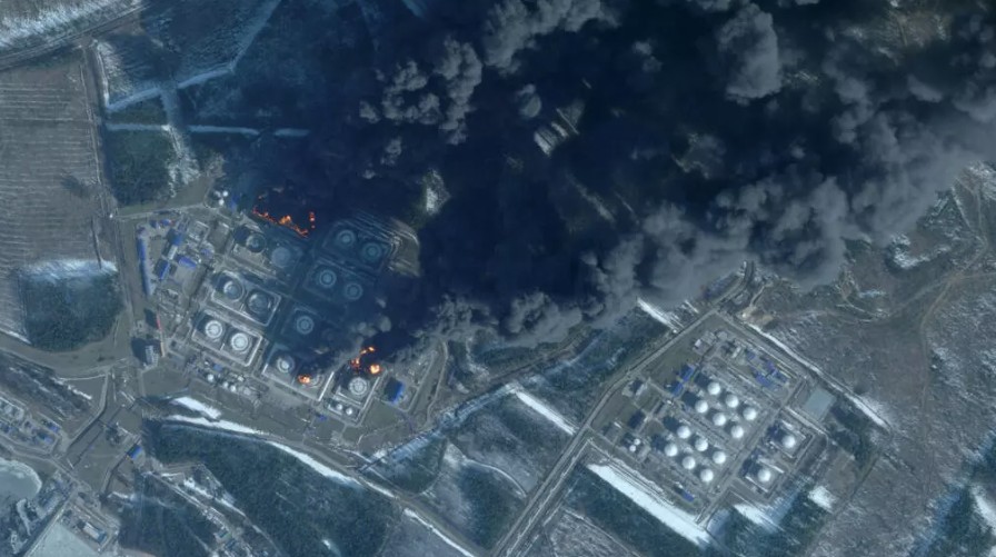 Ucrania reivindica el ataque a un depósito de combustible en el puerto ruso de Primorsk