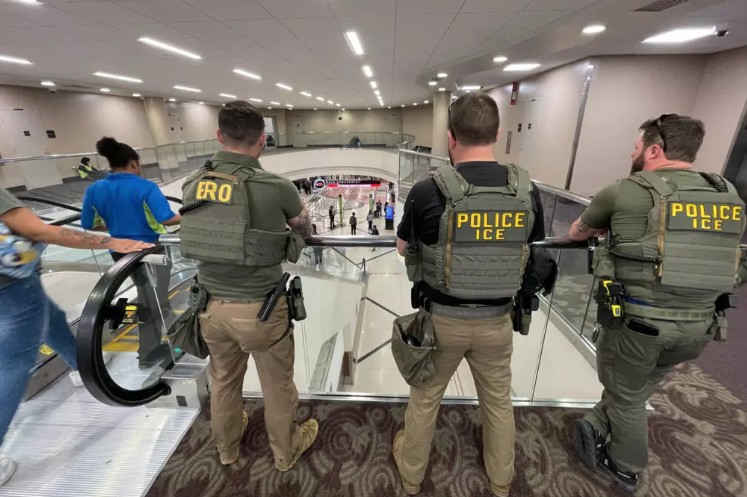 EE. UU. despliega agentes del ICE en aeropuertos en medio del caos por el cierre presupuestal