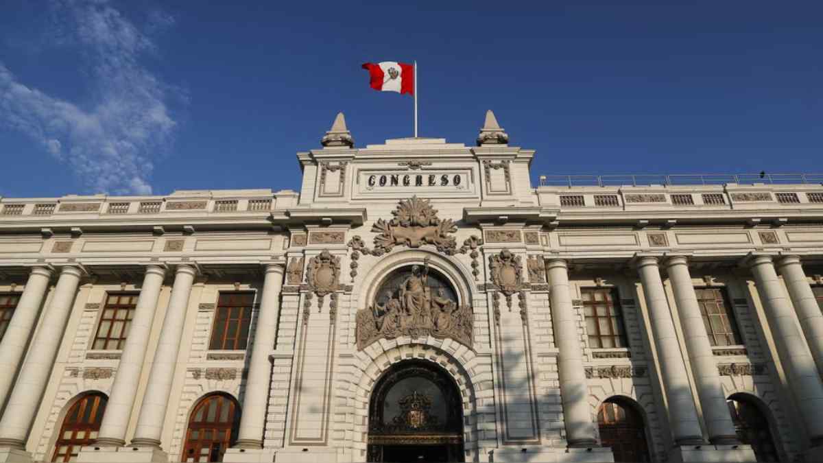 Un aspirante al Congreso en Perú muere tras un ataque en medio de antecedentes de amenazas