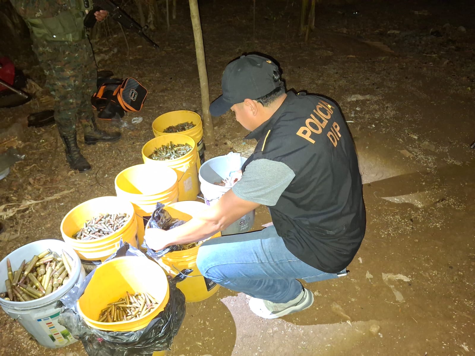 Organización criminal en Huehuetenango escondía miles de municiones y granadas de fragmentación