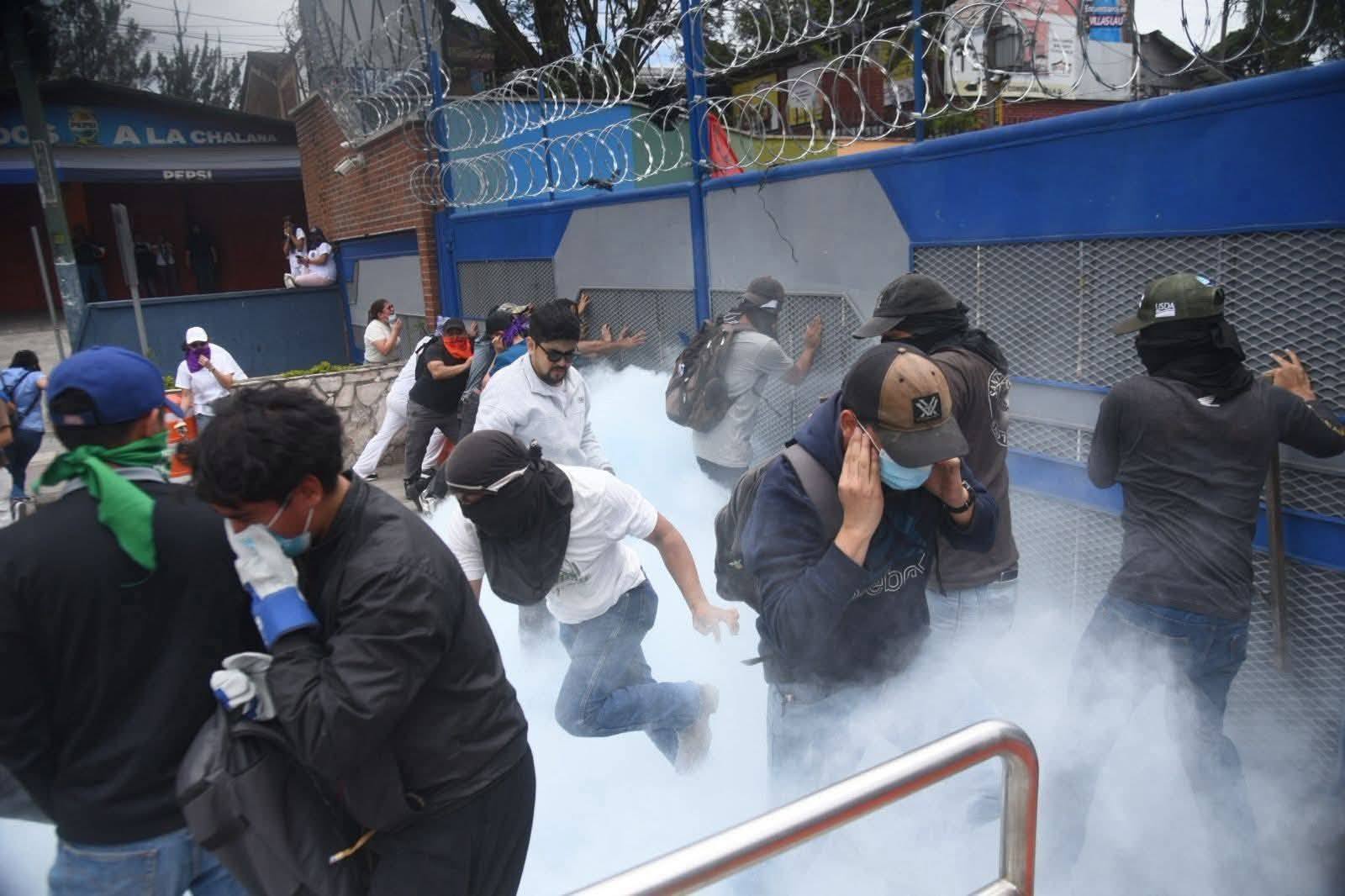 Diputado pide explicación a PNC ante disturbios en la USAC y Antigua Guatemala