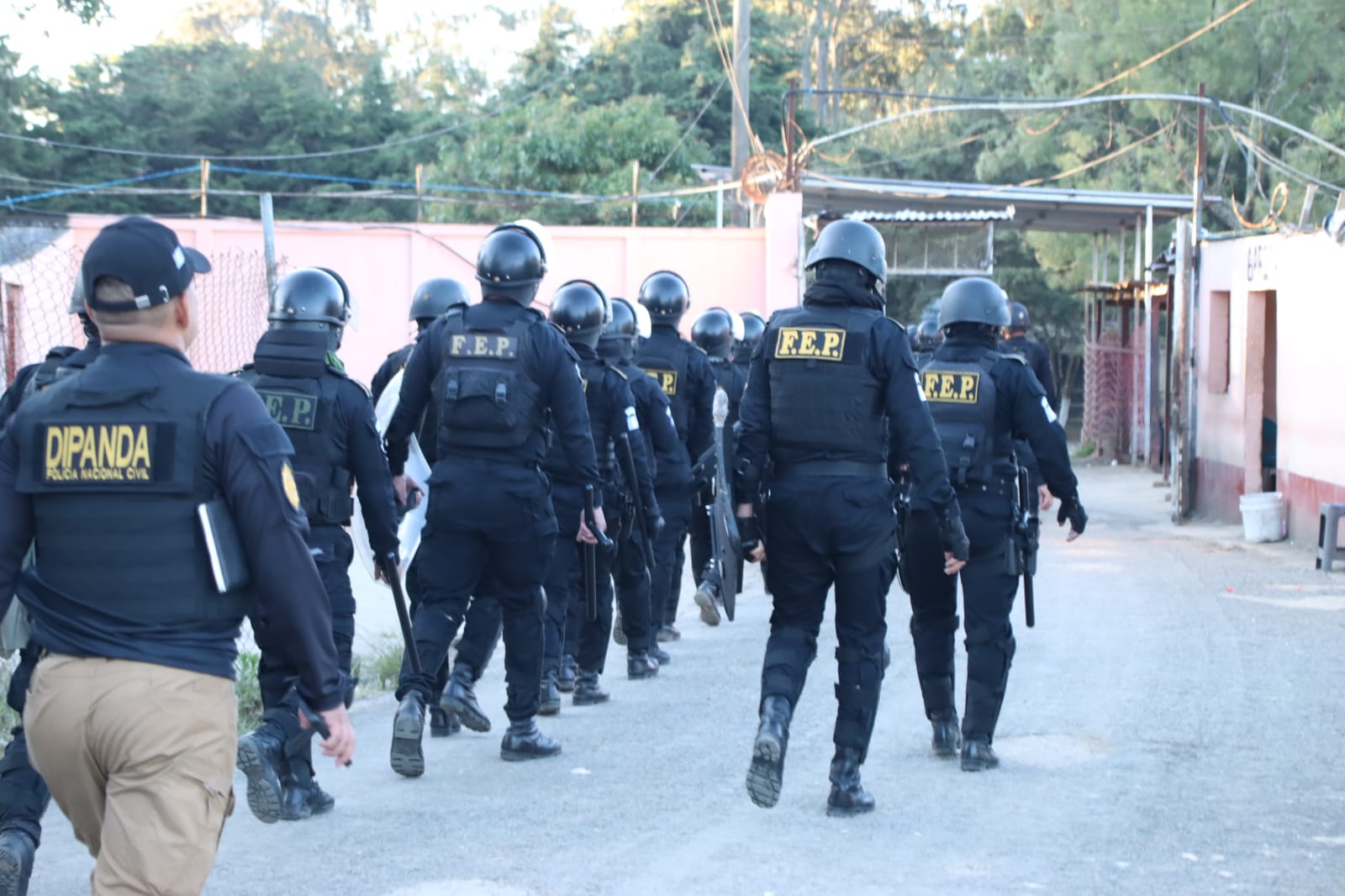 Continúan requisas en cárcel de Pavón