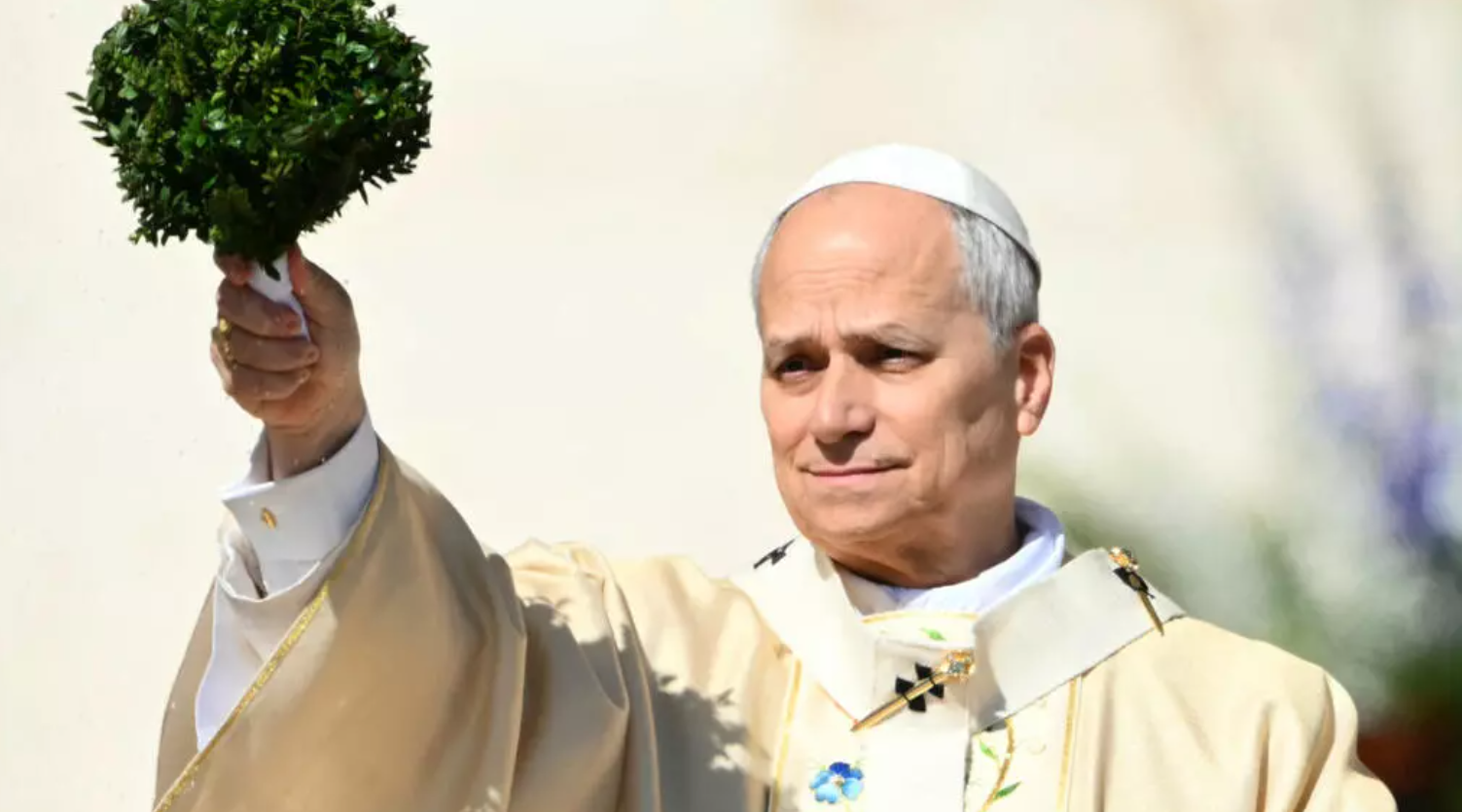 El papa pide “elegir la paz” en su primer mensaje de Pascua