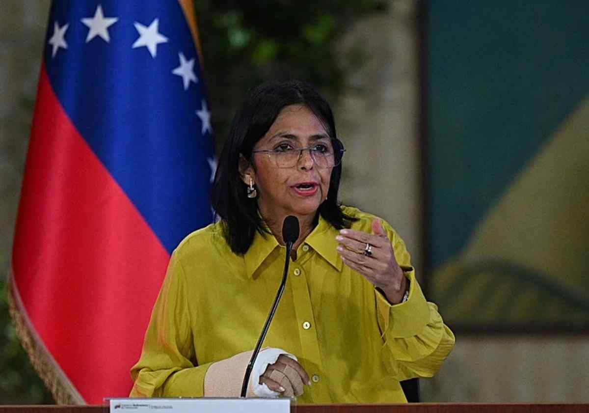 Dirigente opositor critica la gestión de servicios y menciona a Delcy Rodríguez