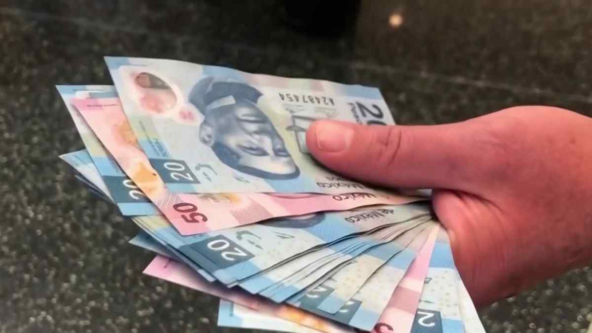 El envío de remesas a México presenta una ligera baja en febrero