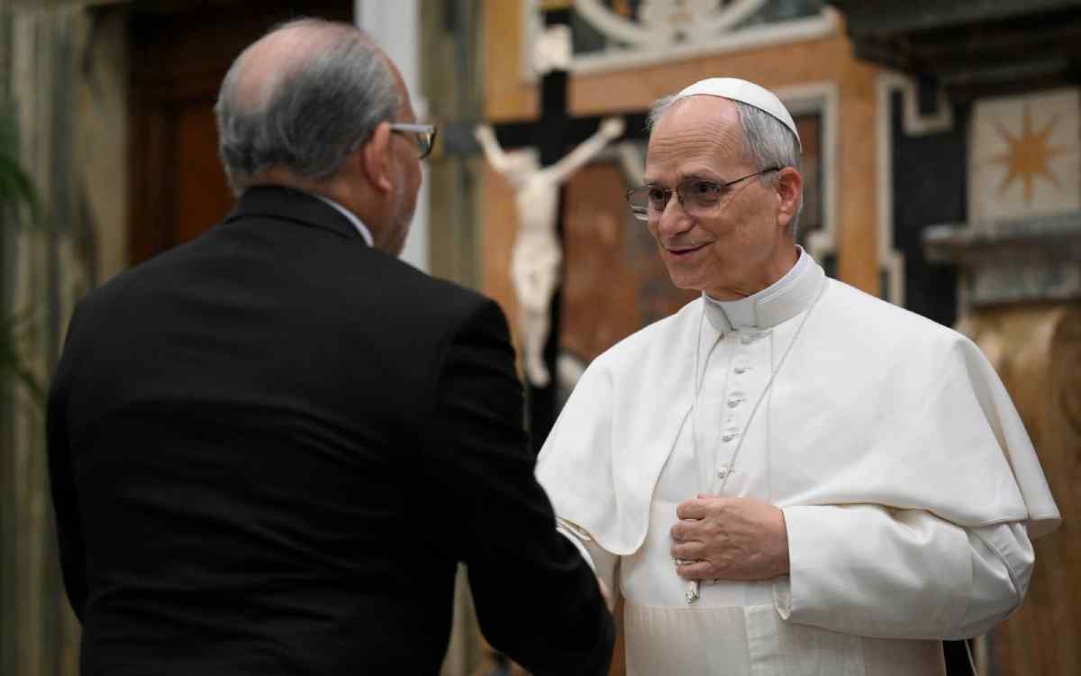 El papa exhorta a futuros diplomáticos a desempeñar un rol de mediación