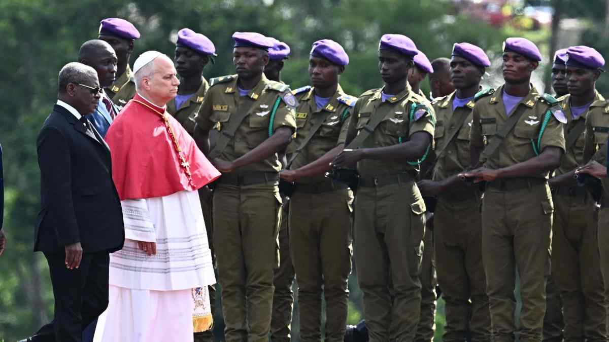 El papa se dirige a dirigentes de Camerún con llamado a la transparencia