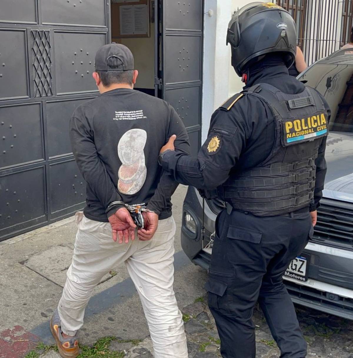Hombre capturado por golpear a un PNC