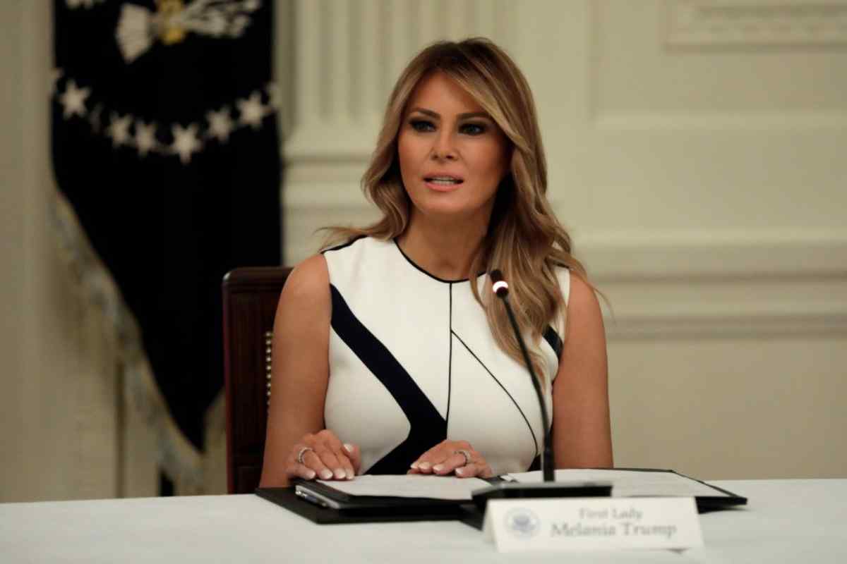 Melania Trump aboga por nuevas normas en favor de niños en sistema de acogida