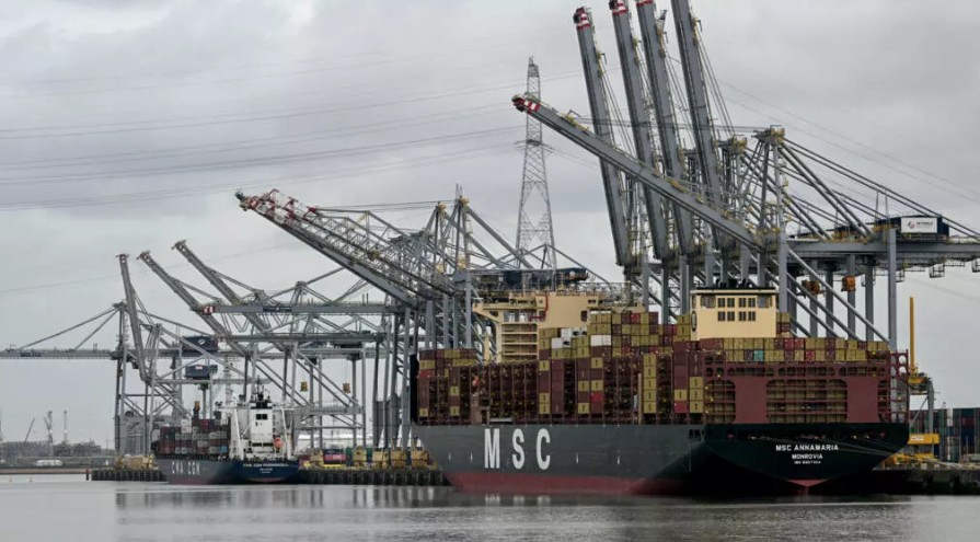 Derrame de crudo interrumpe operaciones en el puerto de Amberes