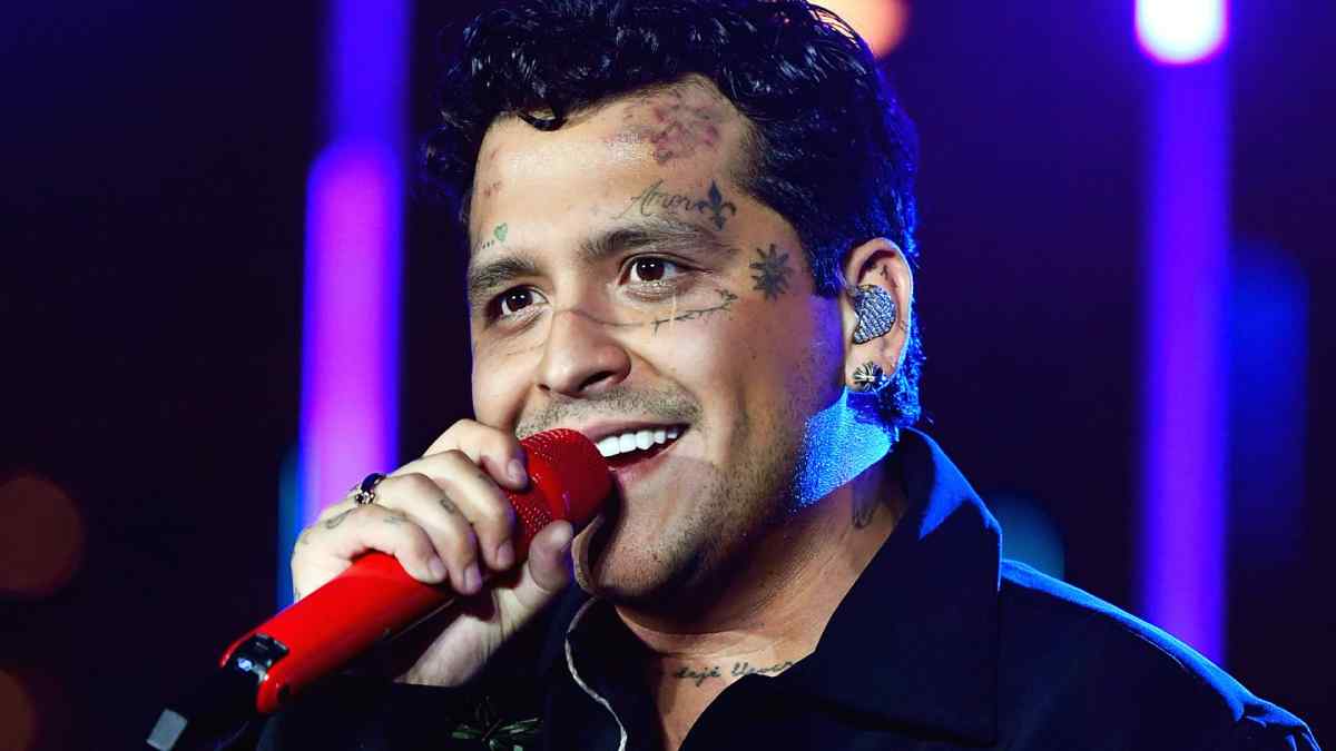 Surgen reclamos por pagos pendientes en proyecto relacionado con Christian Nodal