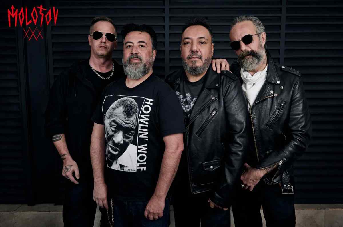 Un miembro de Molotov recibe tratamiento médico especializado