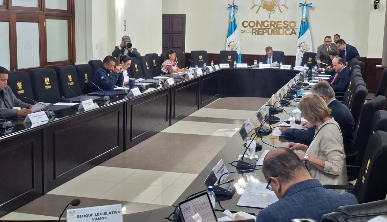 Transportistas piden al Congreso eliminar impuestos a combustibles y aprobar subsidio